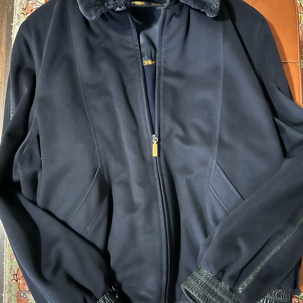 Chic Black Coat with Geometric Lining - Picture 3 of 3